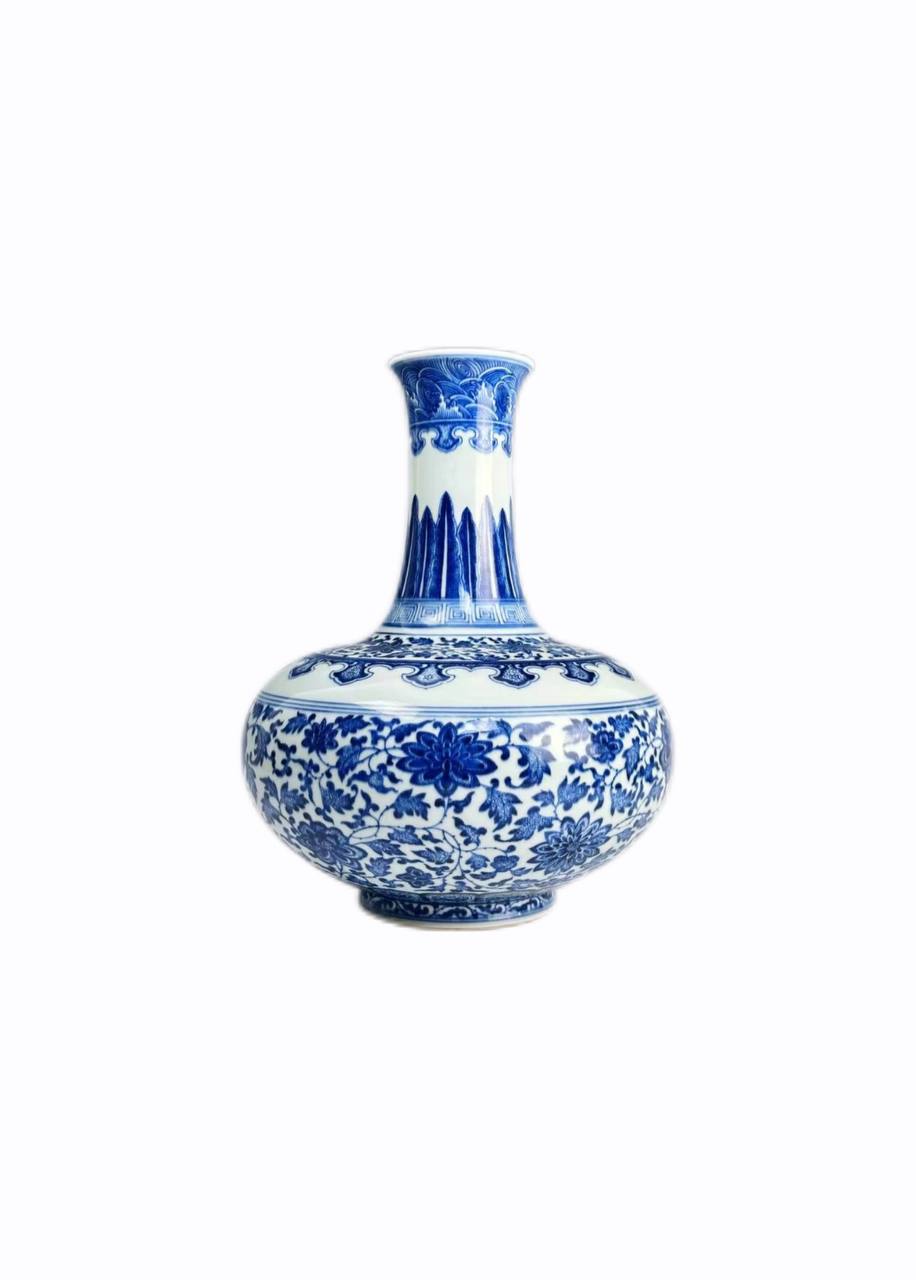 清代青花纏枝蓮紋賞瓶