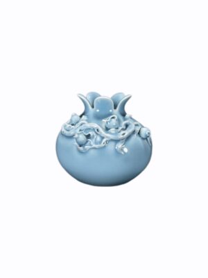 乾隆青釉雕石榴尊