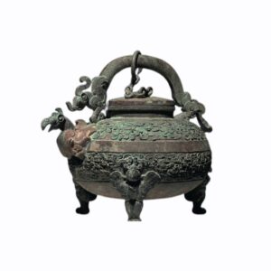 39 戰國青銅交龍紋神鳥足盉